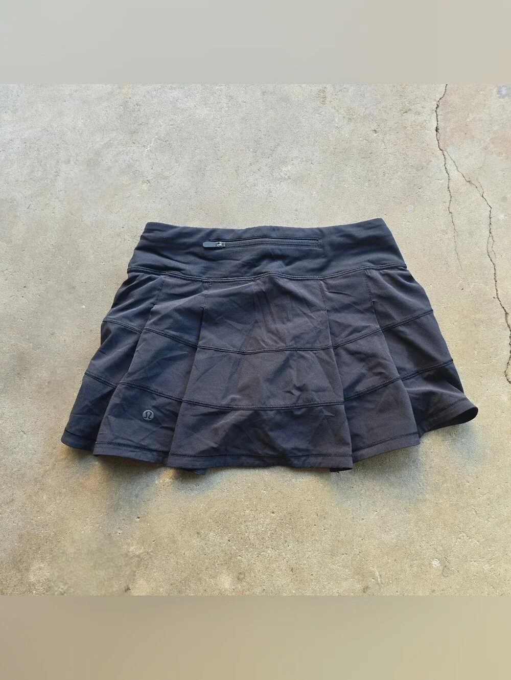 Lululemon Athletica Pace Rival Mid-Rise Skirt/Skort Sz 2 Rear Zip Pocket Black